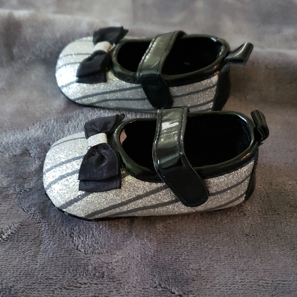 NWOT Mary Jane crib shoes - Picture 2 of 5